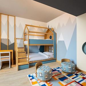 One-Bedroom Family Suite